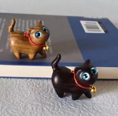 猫の置き物　2匹　黒　茶　可愛い　人気　幸運　木製　プレゼント　雑貨　インテリア