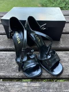 PRADA プラダ ヒール サンダル リボン ロゴ　ブラック 37 1/2 PRADA プラダ サンダル モノリス ファブリック 2X3056 3L74