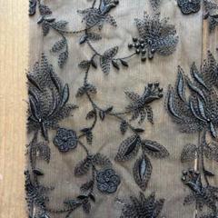 イタリア製　生地　ハギレ　はぎれ　レース　刺繍　特殊　黒　花柄　ジルコン
