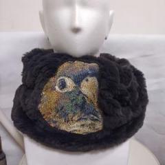 値下げ！ハンドメイド ウロコインコの刺繍スヌード 黒(モコモコタイプ) 値下げ！ハンドメイド ウロコインコの刺繍スヌード 黒(モコモコ