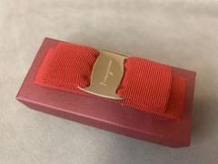 フェラガモ バレッタ 赤