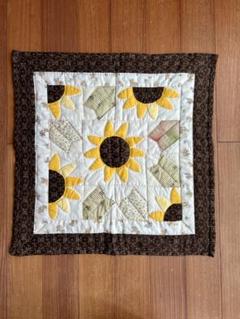 ハンドメイド＊ひまわりのパッチワークタペストリー＊レトロ可愛い＊壁掛け＊手作り