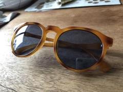 urban outfitters サングラス キャメル