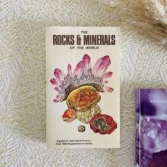 洋書　古書　チェコ語の鉱物図鑑　鮮やかなカラーイラスト♡ 洋書 古書 岩石と鉱物の図鑑 1000点以上の美しいカラーイラスト