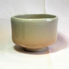 新井謹也（孚鮮） 白磁文桃花仙潭茶盌 共箱共布 京焼 茶道具 抹茶碗 抹茶茶碗 新井謹也（孚鮮） 白磁文桃花仙潭茶盌 共箱共布 京焼 茶道具
