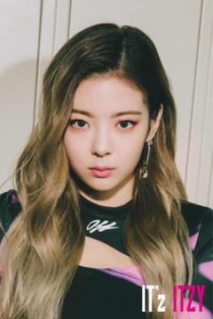 ITZY LIA 直筆サインチェキ ITZY リア 直筆サイン入りチェキ - メルカリ