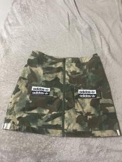adidas 迷彩柄ミニスカート
