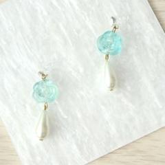 ハンドメイド　ビーズイヤリング　ピアス　花　水色　小ぶり　#23【即購入OK】
