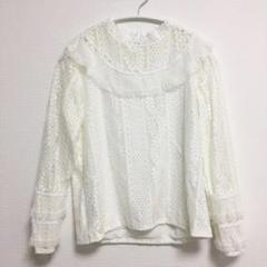白シャツ　ガーリー　レース