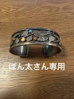 ナバホ族　バングル　シルバーアクセサリー　ハチドリと葉の彫刻 ナバホ族バングルシルバーアクセサリーハチドリと葉の彫刻