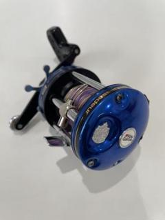 ABU Ambassadeur 2500C 751000 ビッグクレスト 青銀 ABU Ambassadeur 2500C 751000 ビッグクレスト 青銀 - メルカリ