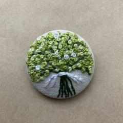 くるみボタン刺繍ブローチ　361