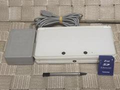 ニンテンドー3DS ホワイト　本体
