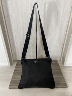 笑顔の　PRADA ショルダーバッグ　ナイロン　三角ロゴプレート　ブラック　斜掛