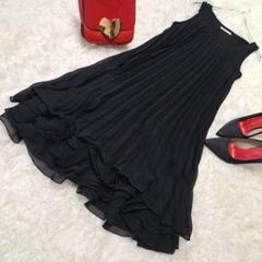 axes femme　プリーツロングワンピース　裾フリル花モチーフ　黒　M