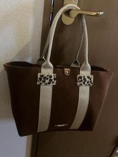 ブラウン フェルト トートバッグ ヒョウ柄装飾 ブラウン フェルト トートバッグ ヒョウ柄装飾 - メルカリ