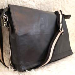 ⭐極美品⭐BALLY メッセンジャーバッグ 黒 レザー ホワイトライン 南京錠 ⭐極美品⭐BALLY メッセンジャーバッグ 黒 レザー ホワイト