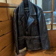 ライダースロングジャケット写真より実物のほうがいいです。自信あり。一点物