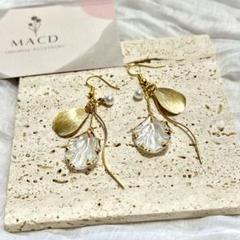 ホワイトシェルとリーフのピアス　期間限定フォロー特典