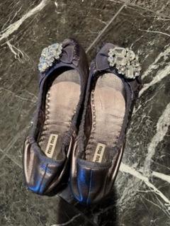 miumiu フラットシューズ パンプス 大きな飾りつき シルバー 2025年最新】MIU MIU カラー：シルバー系 フラットシューズ