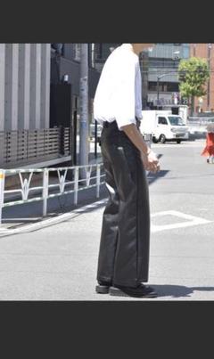 kutirフェイクレザーフレアパンツ