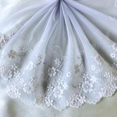 上品✧ライトグレーカラーの小花刺繍チュールレース 銀糸入り 1m N-34