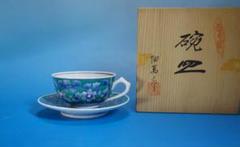 有田焼　畑萬陶苑　染錦　緑青釉　草花文　カップ＆ソーサー　共箱 碗皿　2182 有田焼 畑萬陶苑 染錦 緑青釉 草花文 カップ＆ソーサー 共箱 碗