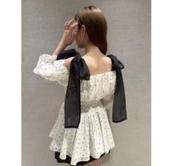 SNIDEL フリルドットオフショルトップスのサムネイル