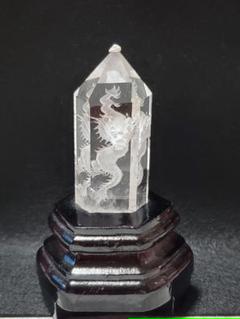 限定1個 龍彫り水晶六角柱  台座付き 限定1個 龍彫り水晶六角柱 台座付き