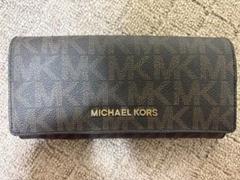 【新品未使用】MICHAEL KORS 二つ折り財布 ブラウン MICHAEL KORS 二つ折り財布 ダークブラウン - メルカリ