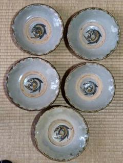 ⭐民藝 用の美!希少 昭和時代初期 琉球 沖縄 壺屋焼 魚紋皿 人間国宝 骨董品 ⭐民藝 用の美!希少 昭和時代初期 琉球 沖縄 壺屋焼 魚紋皿