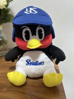東京ヤクルトスワローズ つば九郎 お座りぬいぐるみ(小) - メルカリ