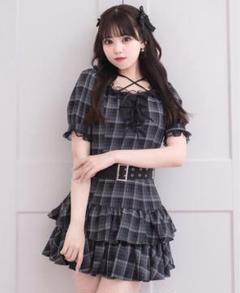 pium 半袖ミニワンピース 黒 フリル ヨークフリルベルト付き半袖ワンピース – pium