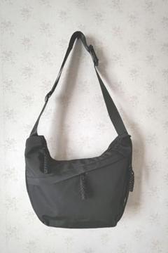 ☆新品 軽量 クロスメッセンジャーバッグ 黒 ユニセックス☆のサムネイル