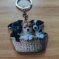 新品未使用の可愛い子犬3匹のデザイン キーホルダー