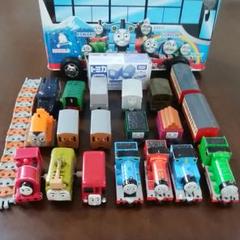 ①トーマストミカ・カプセルプラレール・トーマスランドバス缶セット