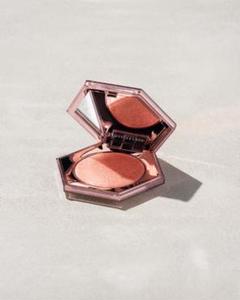 2025年最新】fenty beauty diamond bombの人気アイテム - メルカリ