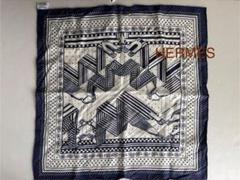 エルメス　HERMES ジグザグのサングル　カレ55 ネイビー HERMES - カレ 55 ジグザグのサングル エルメス ネイビーの通販