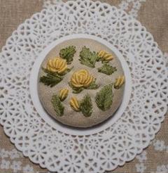 刺繍の花柄ブローチ　おまけ付き