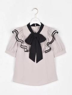 【美品】evelyn　ブラウス　チョーカーリボンブラウス　ホワイト　長袖　可愛い 美品】evelyn ブラウス チョーカーリボンブラウス ホワイト 長袖
