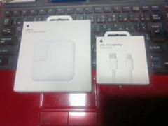 純正：USB-C 30W 充電器 & Lightningケーブル