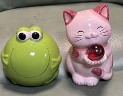 陶器猫 かえるの貯金箱2個 - メルカリ
