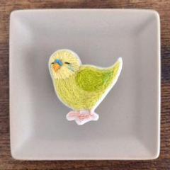 【セキセイインコ（イエロー）】刺繍ブローチ　ハンドメイド　鳥野鳥動物小動物　刺繍