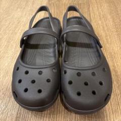 【美品】crocs クロックス シャイナ 24 ブラック メリージェーン 大人気】crocs クロックス シャイナ 24 ブラック メリージェーン