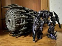 トランスフォーマー　ダークサイドムーン　ショックウェーブ&ドリラー風フィギュア