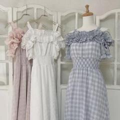 evelyn グレー フリル ロングワンピース 半袖 Evelyn グレー 半袖 ロングワンピース - メルカリ