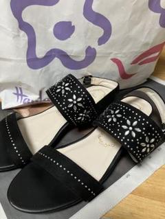 ビジューがきれいなサンダル