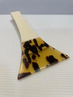 津軽三味線用高級べっ甲バチ開き狭め（速弾き向き）