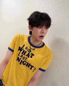TXT Ｔシャツ 2枚  未開封 RFmz4i5DbAZr.jpg