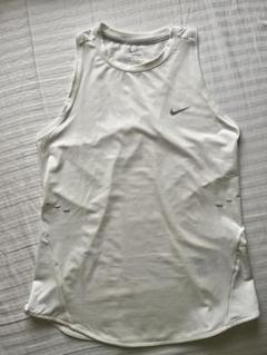 値下げNikeスイフトノースリーブシャツ XSホワイト試着のみ小傷ありレディース